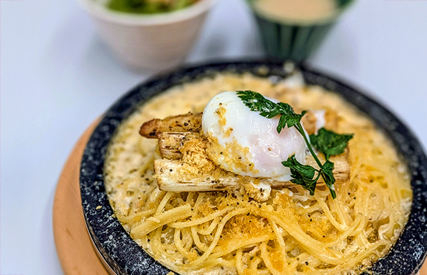 ホワイトアスパラガスの温玉のせぺぺたまカルボ